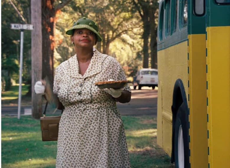 <b>Octavia Spencer</b>
<br>Minny Jackson sin duda fue uno de los personajes más queridos de la película por su actitud, valentía y humildad.
<br>La famosa que obtuvo este papel fue Octavia Spencer y un dato curioso, es que gracias a él ganó un Oscar como Mejor actriz de reparto en 2012.
