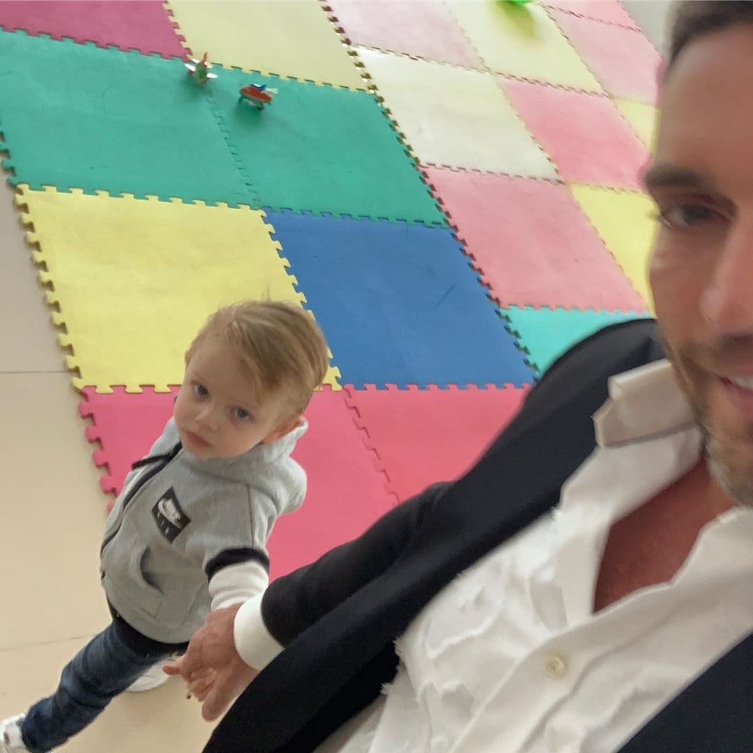 Julián Gil y Marjorie de Sousa acudieron este martes a los juzgados de la Ciudad de México para cumplir con una citación del tribunal que incluía que el actor compartiera con su hijo.