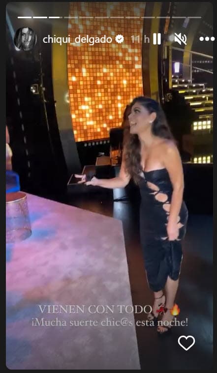 Se trató de este, el primer atuendo de la noche con el que dejó al descubierto parte de su figura. 
<br>