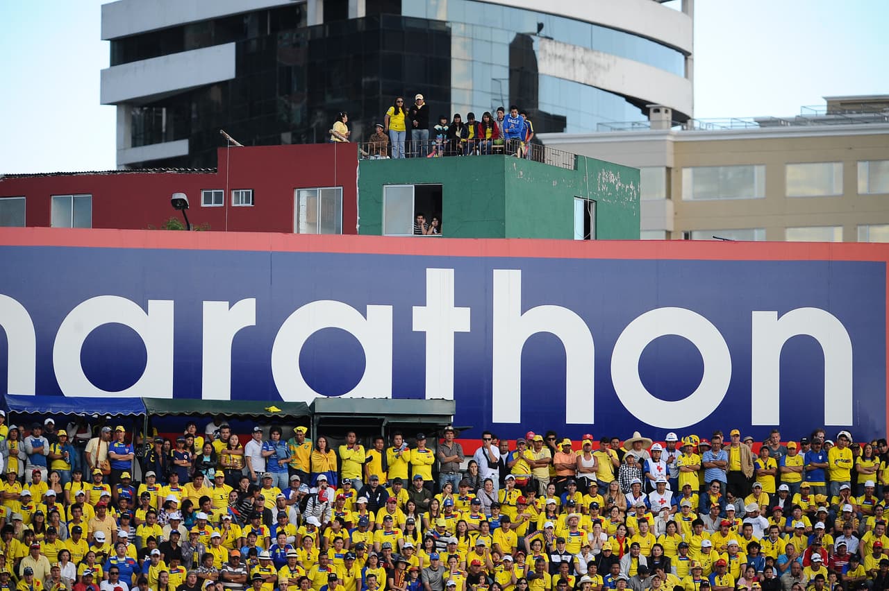 Y es que, hasta 1998, Ecuador rotaba sedes para sus juegos de local entre Guayaquil y Quito. Pero además de la altitud, al Olímpico Atahualpa le caben casi 50 mil hinchas enloquecidos por su selección nacional.