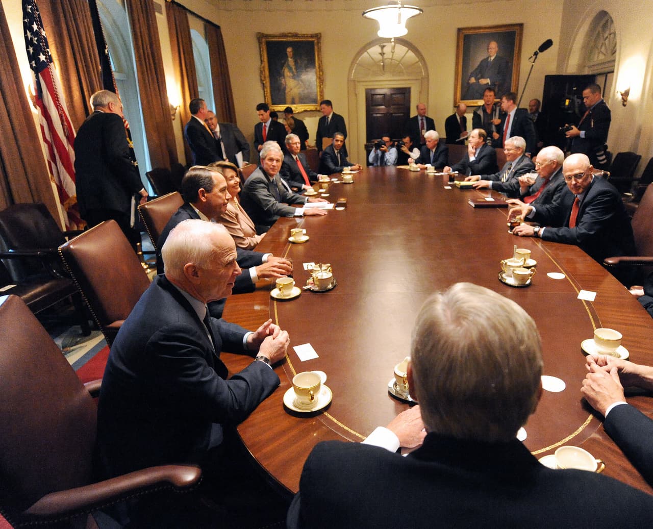 El equipo de George W. Bush reunido en la 'sala del gabinete’, 2008.