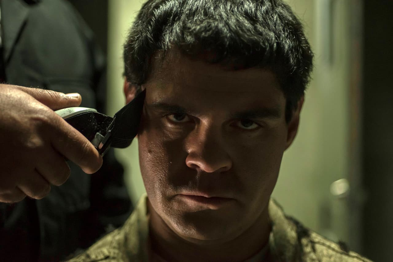 Asimismo, su apariencia fue cambiada: las autoridades del penal cortaron su pelo.