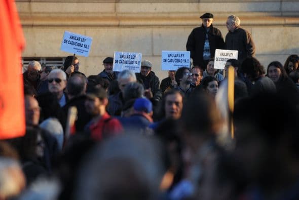 A las afueras del Congreso se reunieron cientos de personas para presionar a favor de la iniciativa.