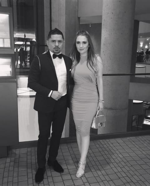 Kenia le dijo a Larry que era la chica de la iglesia...