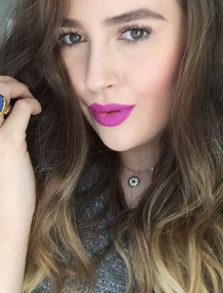 En todo momento, Kenia dio la cara y no paró de responder a la prensa que la cuestionó una y otra vez.