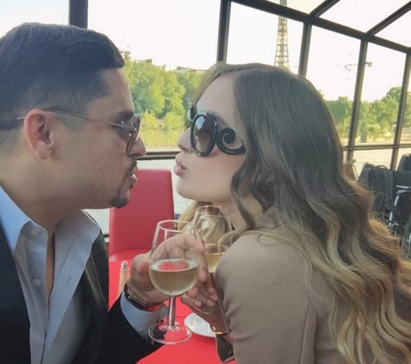 ¡Simplemente en Instagram tiene 1.4 millones de followers!