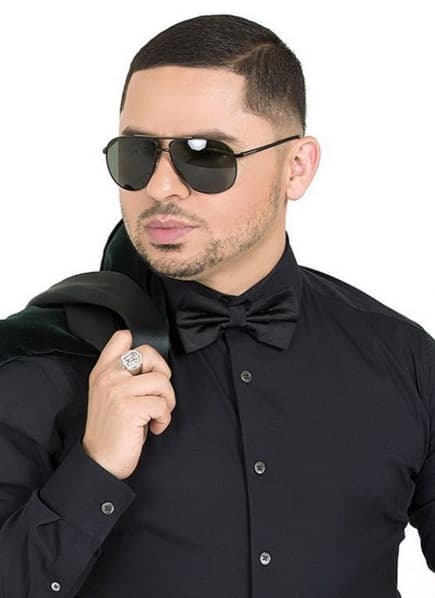 Aunque Larry ha dicho que no tiene ojos para otra mujer, Kenia afirma que llegó a tener temor que Larry la dejara.