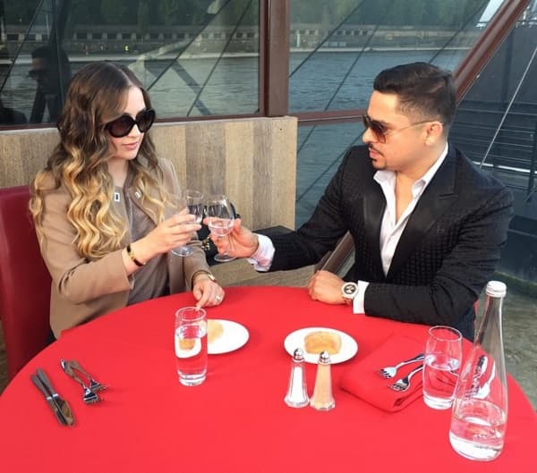 "Hicimos la primera cita con su papá, fuimos a comer y yo le dije que estaba enamorado de Kenia, que sabía que era menor de edad pero yo le daba mi palabra que no era un noviazgo común y corriente", Larry juró que lo suyo era para siempre.