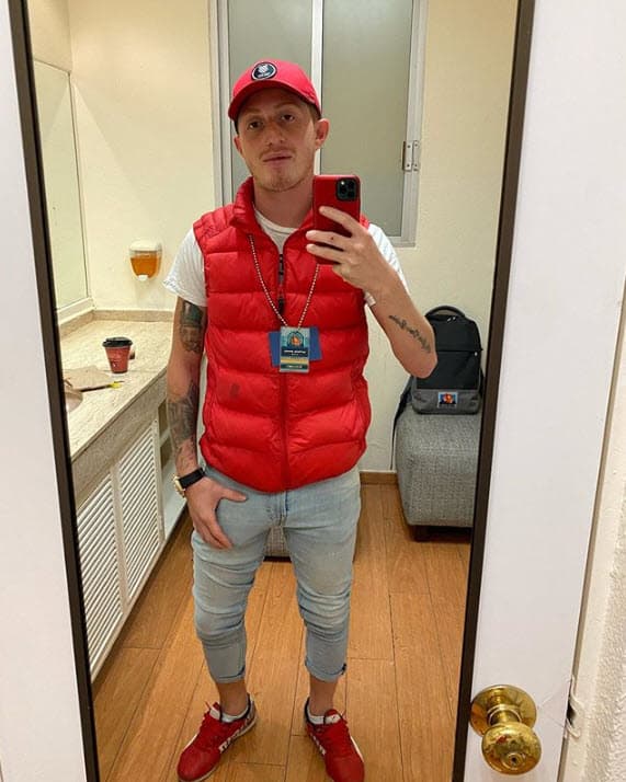 El actor no se ha sometido todavía a esta cirugía porque se "tenía que esperar a cierta edad para hacerlo”. Ahora solo está en espera de terminar la grabación de la última temporada de Vecinos.