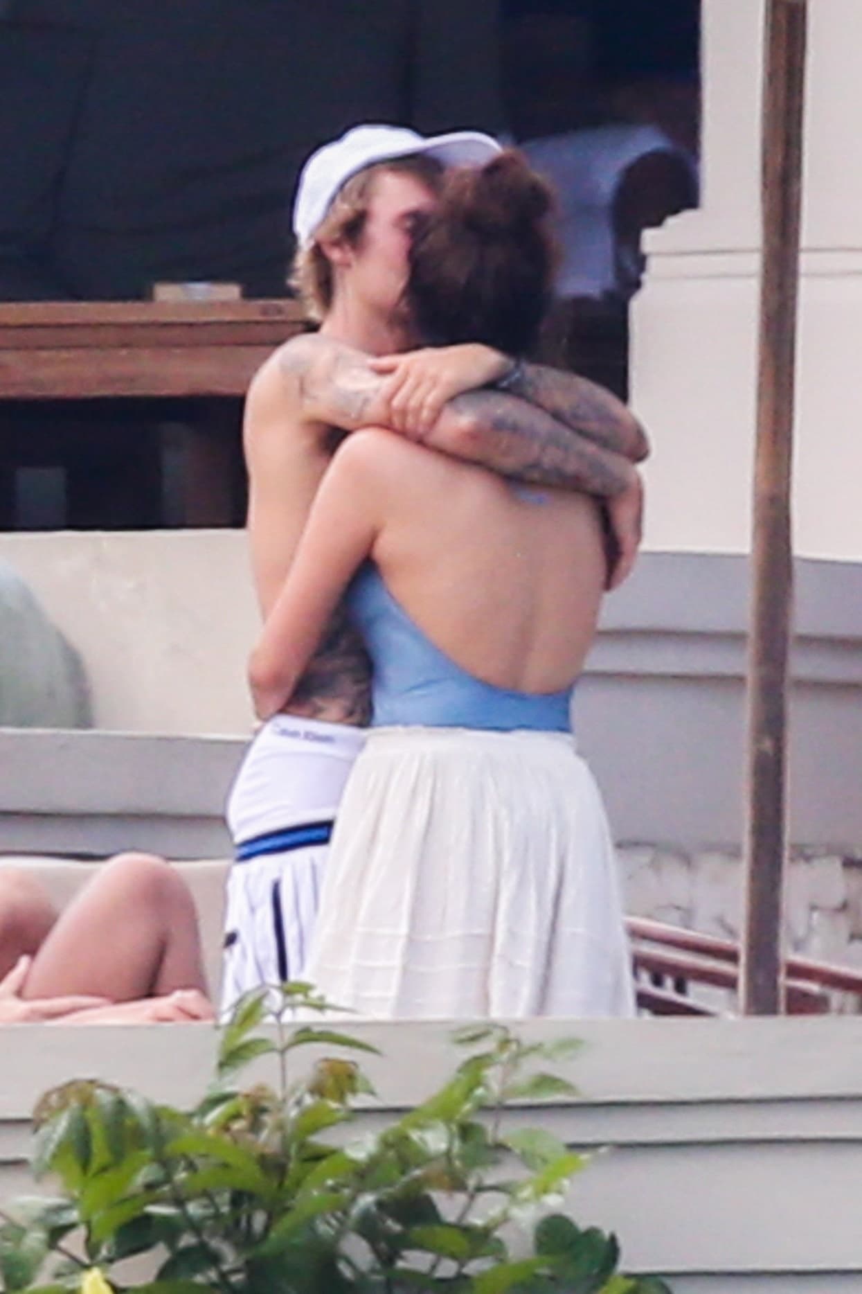 La pareja se la pasó abrazándose y haciéndose cariños durante su estancia en la isla.