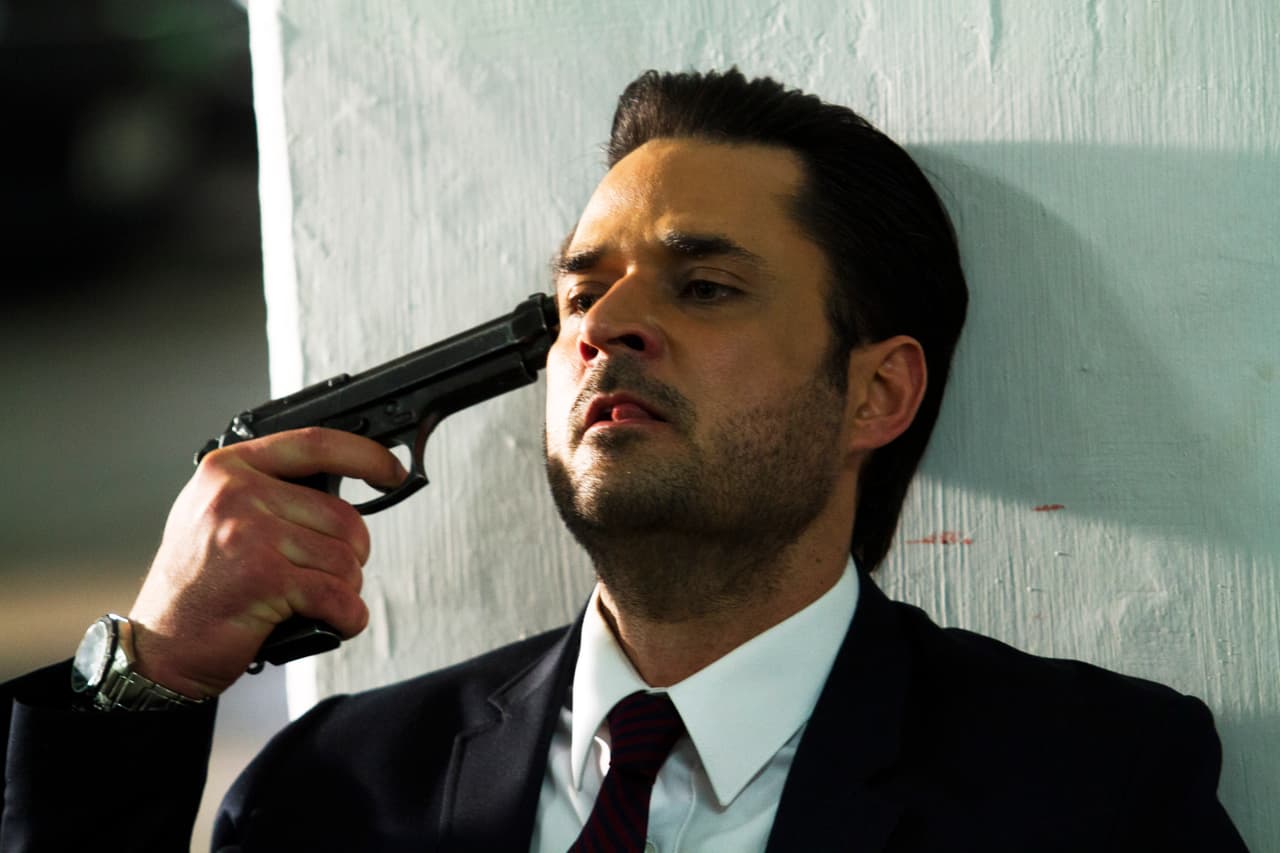 Sin dudarlo, tomó su pistola y decidió quitarse la vida.