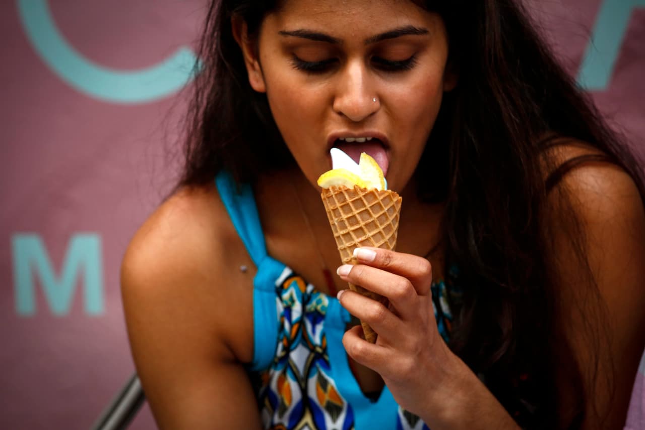 <b>Van Leeuwen Ice Cream - Montrose</b>, es una heladería a la que podrás ir a casi cualquier hora del día porque abren de lunes a domingo de 11:00am hasta la medianoche.