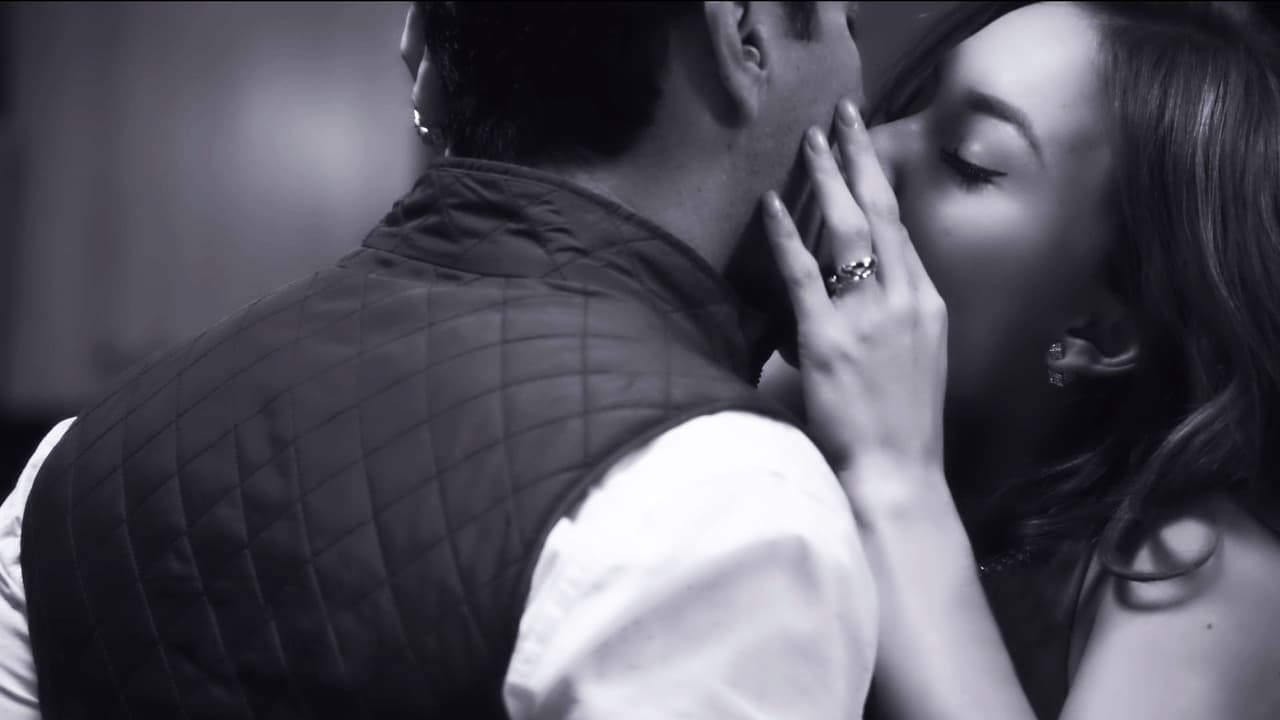 Le robó varios besos.