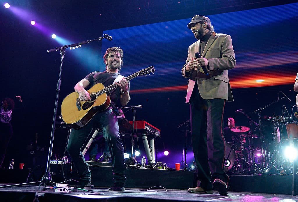 Junto a Juan Luis Guerra en el Barclays Center de Brooklyn el 24 de noviembre 2012 en un concierto benéfico para víctimas del huracán Sandy. (Mike Coppola/Getty Images)
<br>