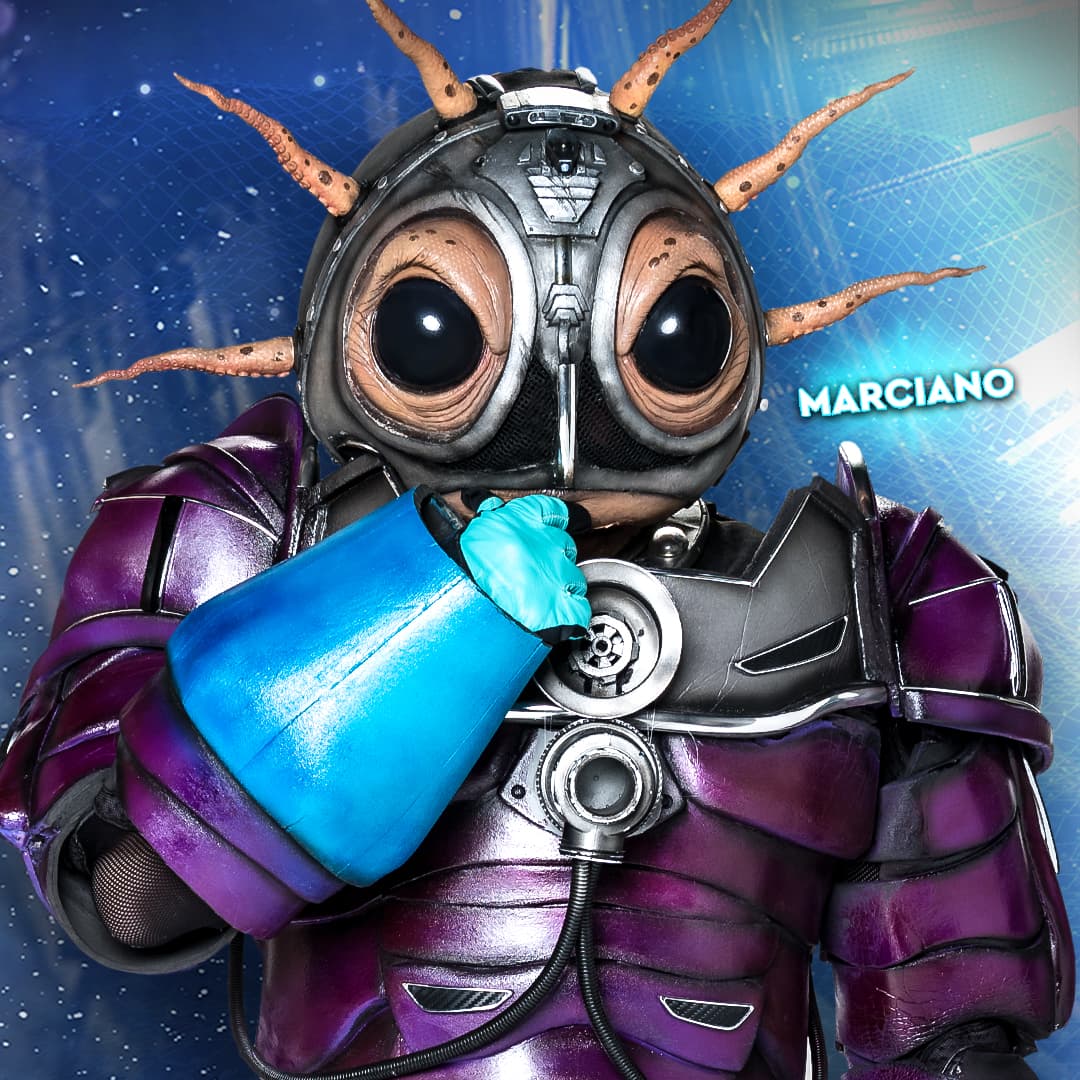 El amor es la fuerza que ancla a Marciano a este mundo; la comedia, su defensa.