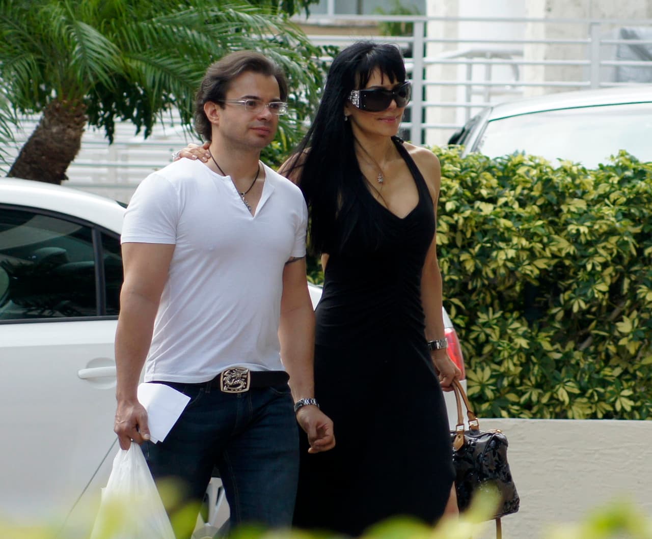 Aunque Marco Chacón decidió estudiar Derecho, él siempre ha tenido la vena musical. Además de ser un reconocido abogado en Costa Rica, Marco también se ha convertido en parte fundamental de la vida de Maribel Guardia. A ella la asesora con la revisión de contratos para sus presentaciones en palenques y otros eventos.