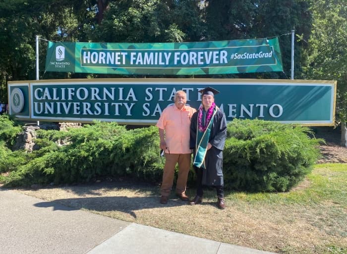 <b>Andrés Lucatero</b> — California State University, Sacramento
<br>
<br>"Felicitamos a Andrés al unirse a sus familiares que también se graduaron de la universidad".