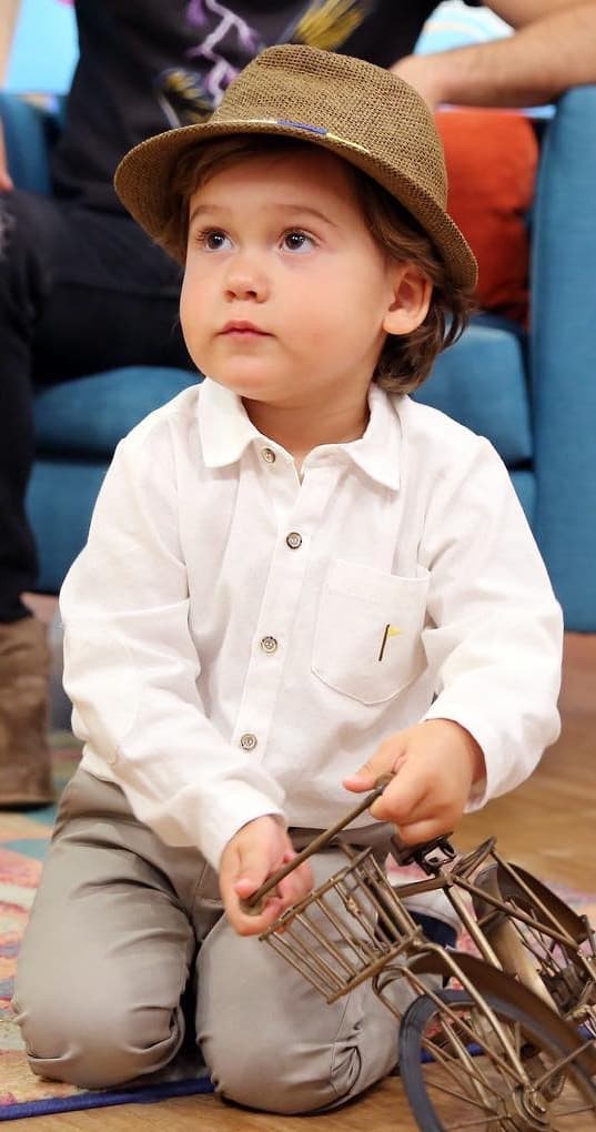 Como parte de la familia, Bruce ha visitado en varias ocasiones Despierta América. Nos encanta ver que acompañe a su mamá al trabajo.
<br>