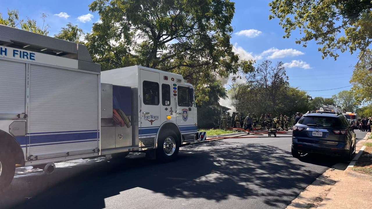 <h3 class="cms-H3-H3">Qué significa un “mayday” </h3>
<br>Cuando 
<b>un bombero emite un “mayday”, significa que su vida está en riesgo inmediato</b>, ya sea por colapso de estructura, quedar atrapado o desorientado en medio del humo.
<b> El protocolo activa de inmediato a todos los equipos disponibles para rescatarlo.</b>