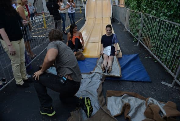Ella prefirió viajar un poco más lento aunque se lanzó con vestido y zapatos altos.