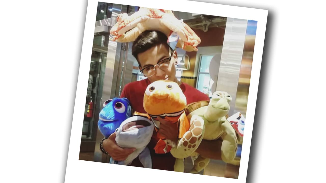 También, le encanta ir al cine.