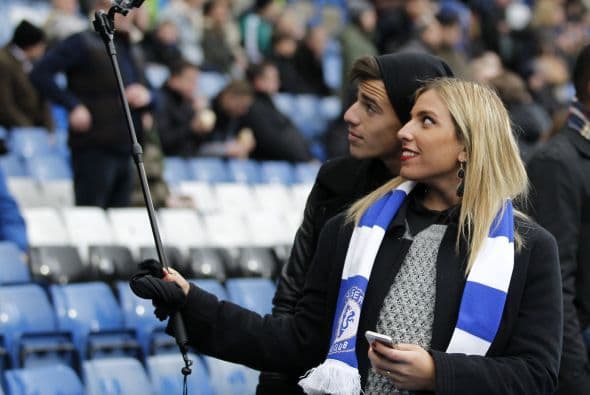 Tottenham prohibe brazo extensible para 'selfies' en su estadio 