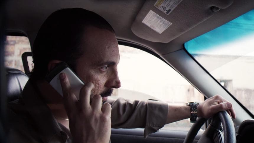 A unas cuadras de la casa de su hermano, Arturo se enteró que había sido capturado y emprendió la huida para esconderse. En tanto, ‘El Chapo’ exigió a ‘Don Sol’ la liberación de su hijo, pero se enteró que solo uno de los Bernal Leyda había sido arrestado.