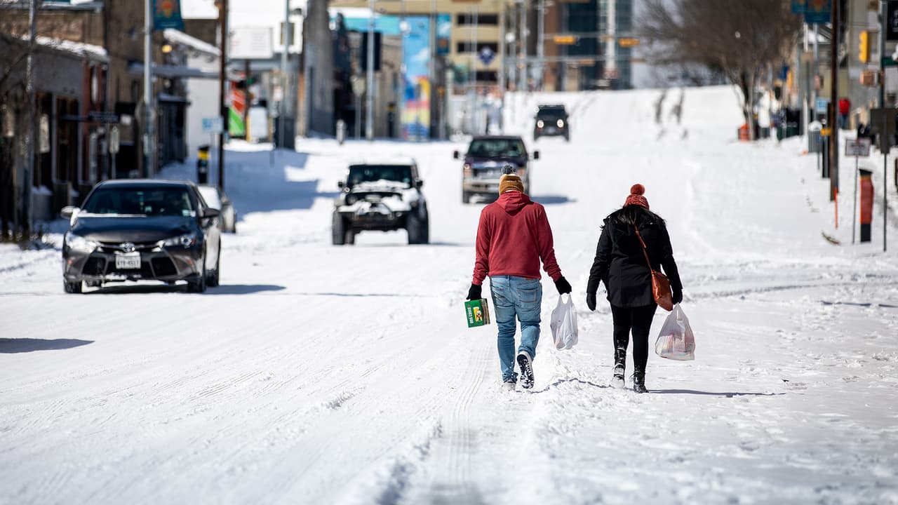 Tornados se suman a la histórica tormenta invernal que deja estragos en gran parte del país