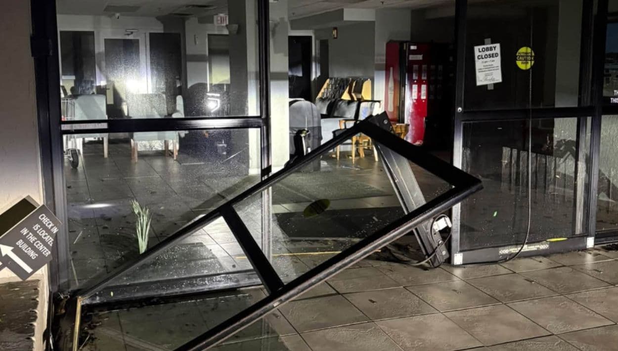 Árboles caídos, negocios dañados e inundaciones: así golpeó Isaias a Florida