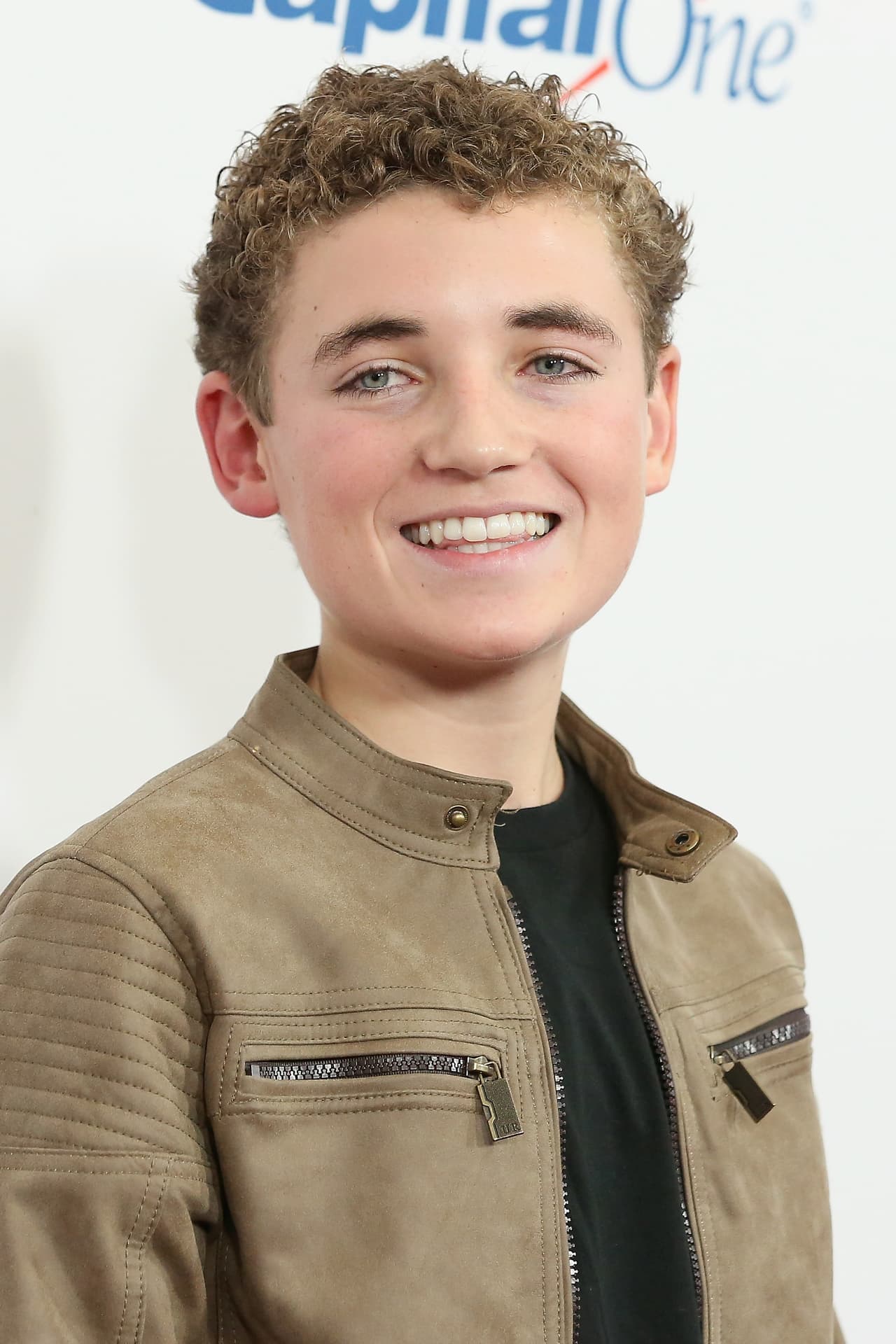 Actualmente Ryan lleva el cabello más largo y gracias a eso podemos ver su ondulada cabellera.
<br>