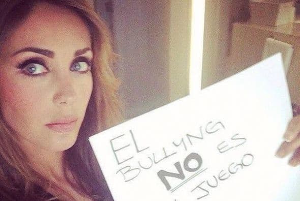 La cantante y actriz mexicana Anahí. Foto tomada de Twitter.