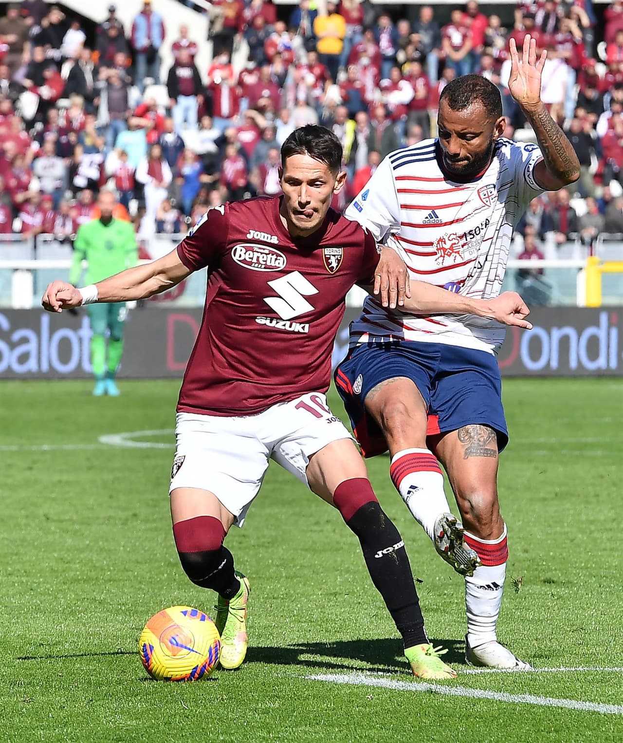 Cagliari, como visitante, derrotó 2-1 al Torino por la fecha 27 en la Serie A y, con esta victoria, salió de la zona del descenso. Andrea Belotti anotó para los locales, mientras que Raoul Bellanova y Alessandro Deiola lo hicieron para los visitantes.