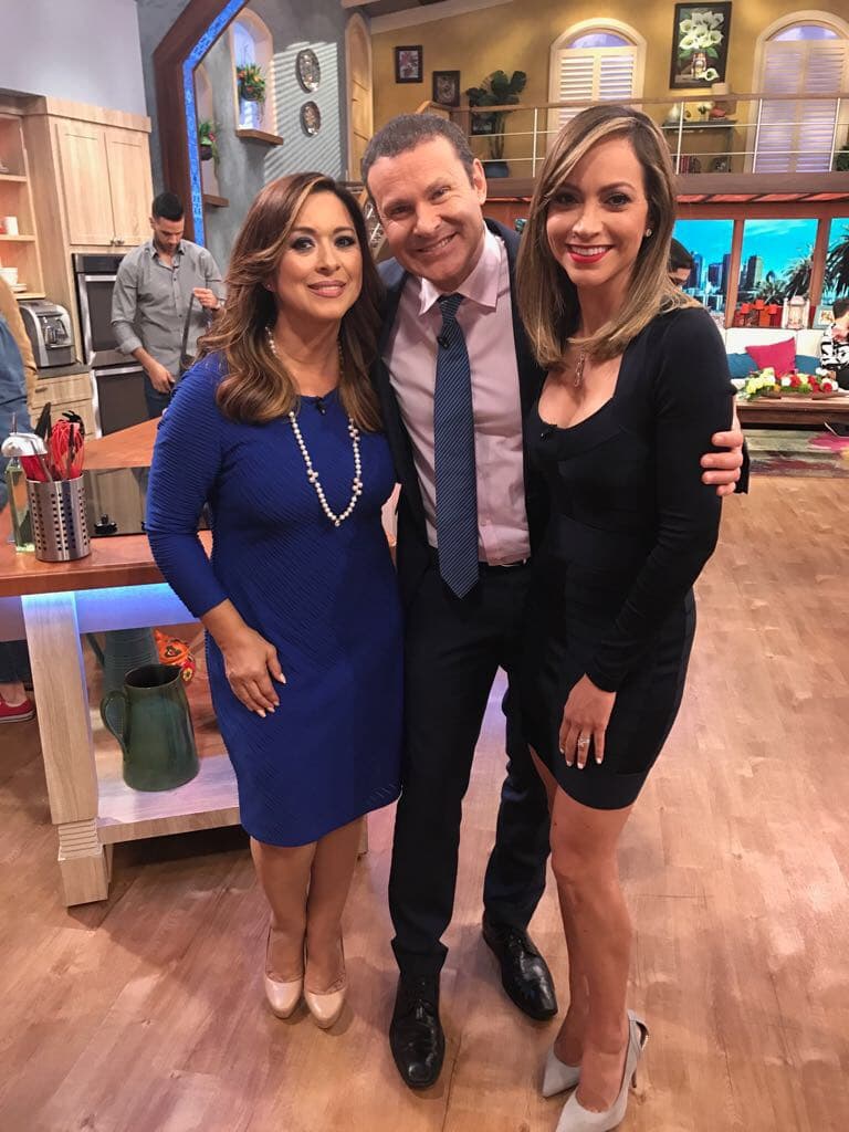 Alan Tacher y Satcha Pretto le dieron la bienvenida a Neida Sandoval para ser parte de la discusión de esta mañana.