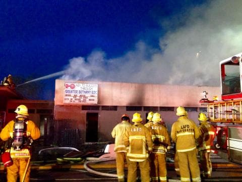 Investigan como intencionado el incendio de una iglesia de Los Ángeles