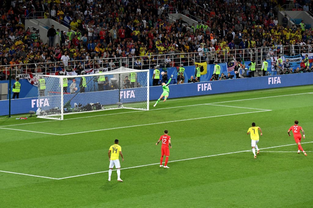 En las postrimerías del segundo tiempo un disparo de larga distancia de Mateus Uribe casi sorprende a Pickford, quien con las uñas, prácticamente, sacó ese tiro para preservar la ventaja de 1-0.