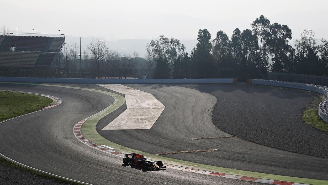 Red Bull estrena su auto en los test de pretemporada en Barcelona, para luego poner rumbo a
<b>Australia</b>, para disputar el
<b>primer Gran Premio de la temporada el 26 de marzo</b>.