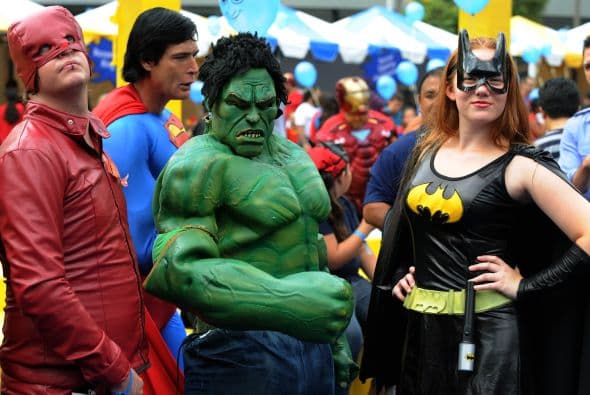 La ciudad de Los Ángeles (California) batió el récord Guiness de personas disfrazadas de superhéroes, con una marca de 1,580 asistentes, según ratificó un portavoz de la entidad.