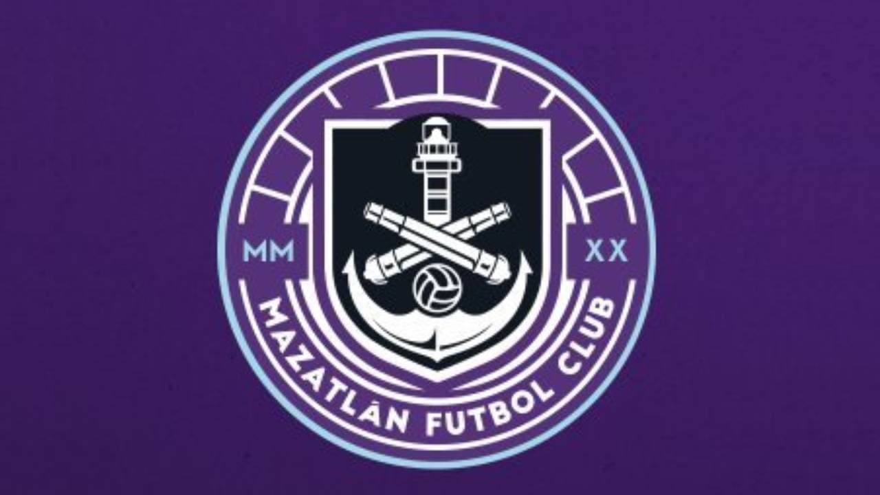 El Mazatlán FC ya tiene logo y colores oficiales. Inspirado en los atardeceres de Mazatlán, donde en ocasiones el cielo se pone morado, el nuevo equipo de la Liga MX ha causado revuelo, aunque no es el único que utiliza el color en el futbol.