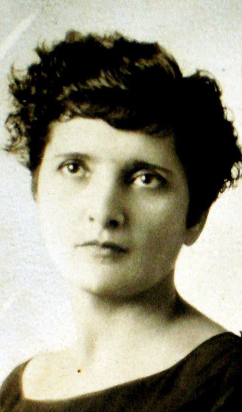 <b>La liga de las feministas extraordinarias: Elvia Carrillo Puerto (1881-1967), México</b>
<br>Además de convertirse en la primera mujer diputada en México (en Yucatán), Elvia Carillo Puerto luchó durante décadas por el sufragio femenino y fundó las primeras ligas femenistas del país a principios del siglo XX, con la responsabilidad cívica como bandera. Apoyó ayudas para la mujer pobre (sobre todo las campesinas) en los ámbitos del cuidado de los niños, la salud y el bienestar económico.