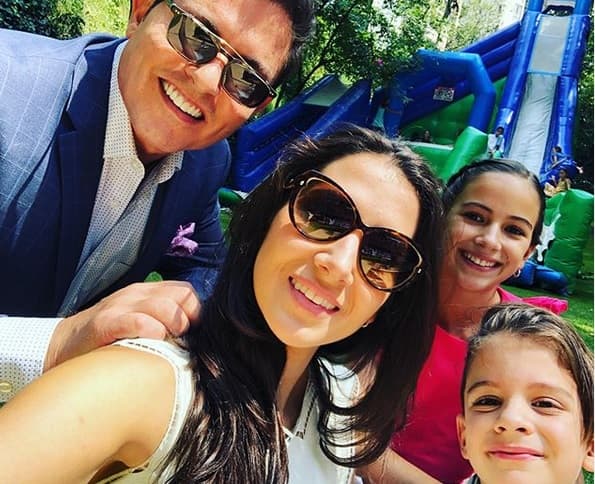 "Vamos a ver qué pasa. Mi esposa es muy joven, mis hijos están pequeñitos […] 
<b><a href="https://www.youtube.com/watch?v=IWXCR4IhnFE" target="_blank">vamos a ver si (llega) otra niña</a></b>, otro niño".