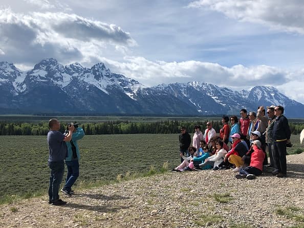 La fauna del lugar es diversa y va desde pequeños castores hasta grandes osos. Es un lugar ideal para visitar con amigos y disfrutar del río y caminatas por la tarde.