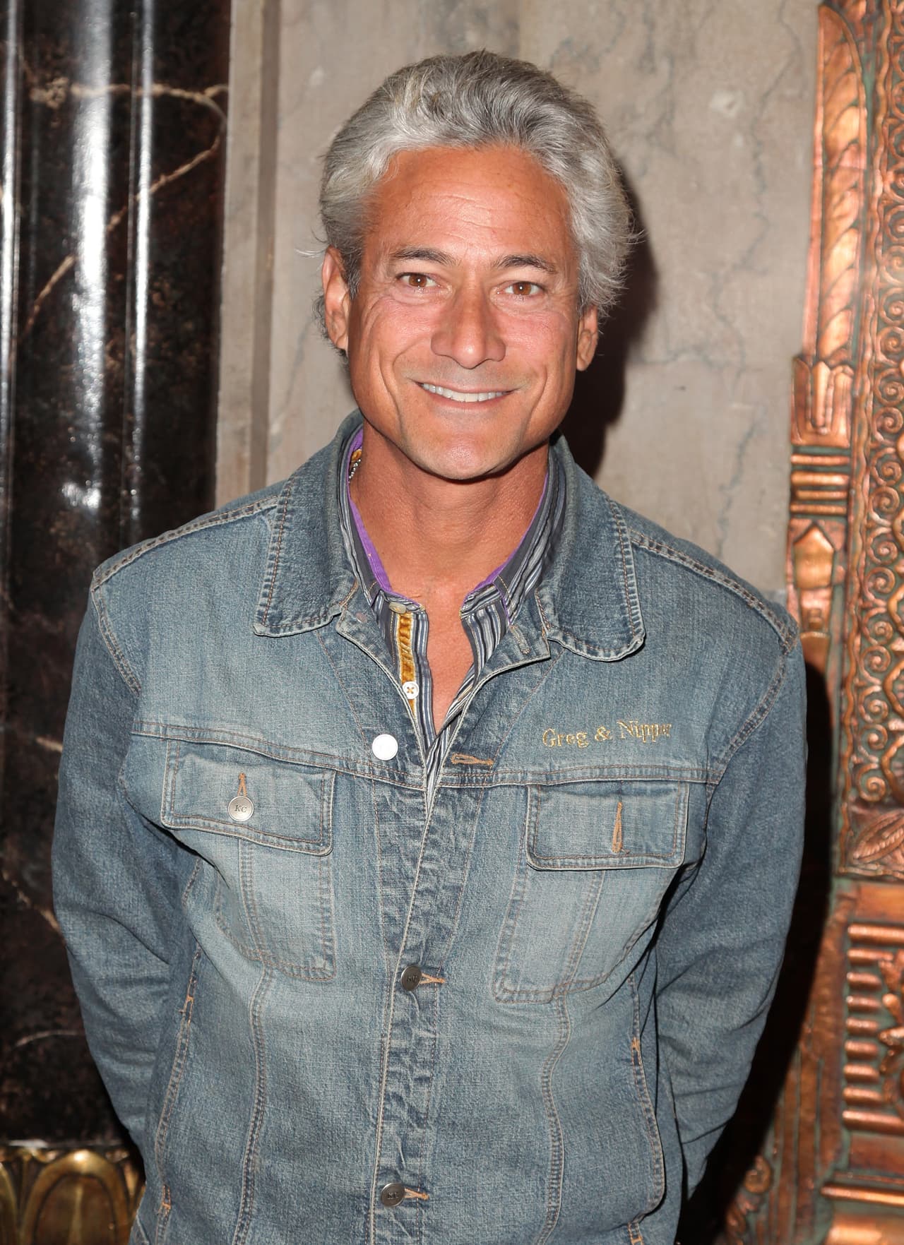 En 1994 declaró que era gay y en su autobiografía, confesó que era VIH positivo.