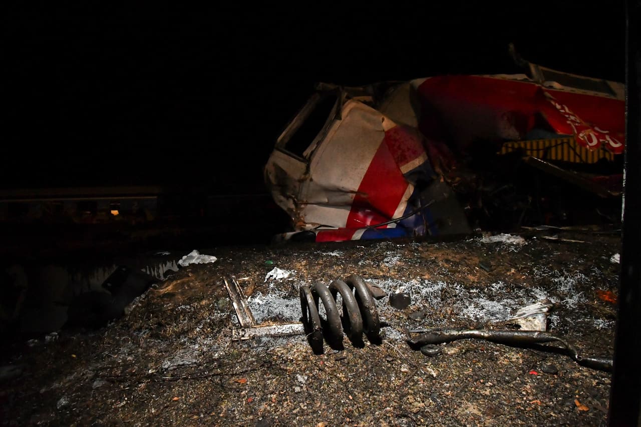 Sesenta de los heridos, entre ellos 25 en estado grave, fueron trasladados a hospitales de Larissa, una ciudad situada a unos 270 kilómetros al norte de Atenas. El resto de los heridos, de menor gravedad, fueron trasladados a clínicas en Katerini y Salónica.
<br>