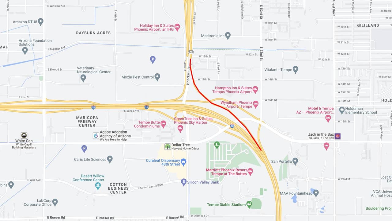 <b>Rampa I-10 oeste</b>
<br>La rampa de la I-10 en dirección oeste hacia la SR 143 en dirección norte estará cerrada desde las 3 a.m. a las 3 p.m. el domingo 12 de noviembre.
<br>
<br>
<b>Rutas alternas</b>
<br>Considere usar la I-10 en dirección oeste hasta el Loop 202 en dirección este, para llegar a la SR 143 en dirección sur.
<br>
<br>Acceso al aeropuerto Sky Harbor: considere salir de la I-10 en dirección oeste hacia 24th Street en dirección norte, o Buckeye Road en dirección este para ingresar al aeropuerto desde Oeste.
<br>
<br>Para conocer las condiciones de las carreteras en tiempo real puede visitar la página del
<a href="https://www.az511.gov/" target="_blank">Departamento de Transporte de Arizona</a>, o llamar al 511