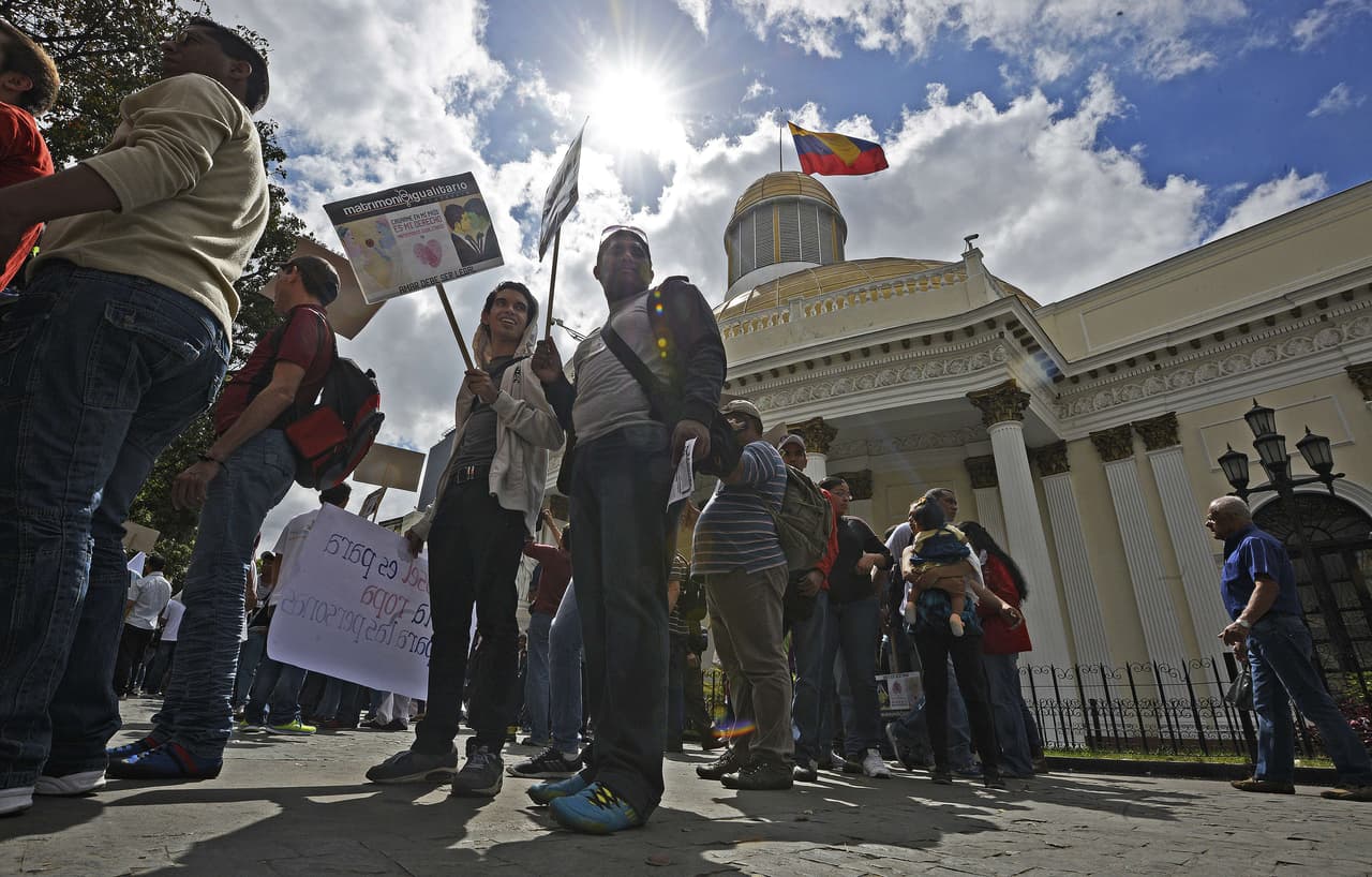 Consejo electoral venezolano anuncia los primeros resultados de parlamentarias