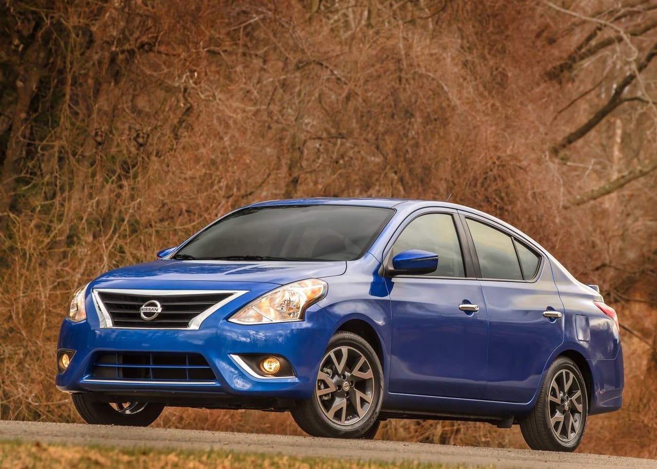 <h3 class="cms-H3-H3"><b>14. Nissan Versa</b></h3>
<br>
<br>Aumento del valor de mercado sobre el valor previsto
<br>
<ul>
 <li>En dólares: $3,961</li>
 <li>En porcentaje: 46.1%</li>
</ul>
