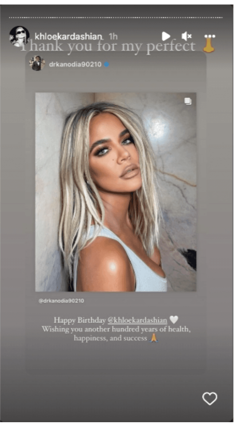 Una de ellas fue la de su cirujano plástico, el Dr. Raj Kanodia, quien le dedicó cálidas palabras en su fecha especial a través de Instagram. Khloé replicó el mensaje en sus historias y respondió: "Gracias por mi (nariz) perfecta", con el emoticon de una nariz.