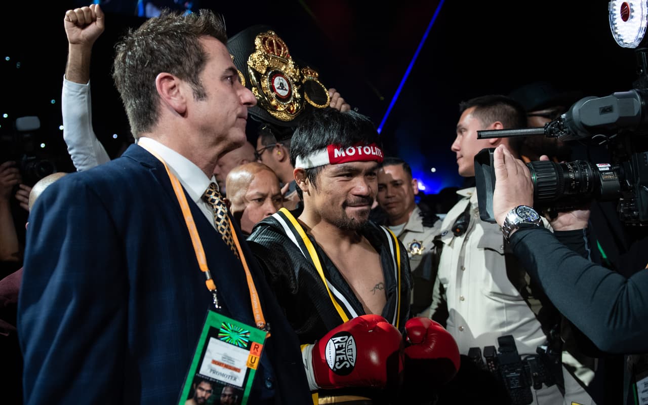 Manny Pacquiao se llevó la decisión unánime de los jueces con puntaje de 17-111, 116-112 x2. De esta forma retuvo su título mundial wélter de la AMB.