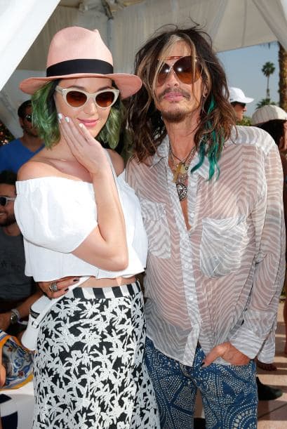 Unos fueron a trabajar, otros a divertirse y otros a pasar sencillamente desapercibidos por las fachas que lucieron. Te traemos las estampas de los ricos, famosos y muy fachosos, así vieron a las celebridades que disfrutaron del festival musical Coachella en Indio, California. ¿Los reconoces? ¿Quieres ver más?: Las fotos que no te puedes perder