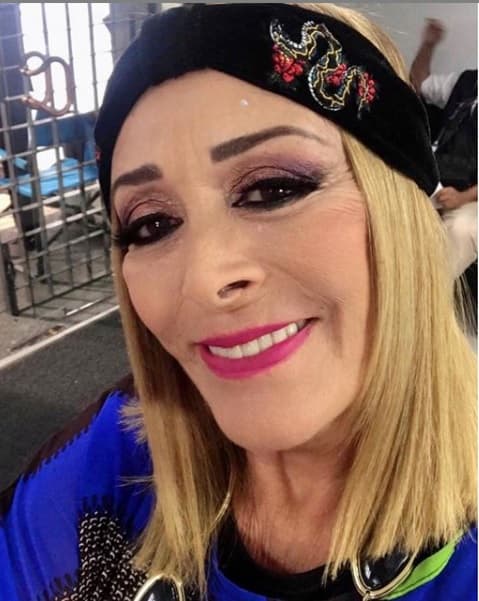 En julio, 
<b>Sylvia Pasquel </b>declaró en 'Sale el sol' que también lo consumía, pero prefería ser discreta para evitar las críticas: "Llevo un mes tomándolo. No comento nada porque ya sabes que
<b> hay mucha gente detractora</b> que luego se te va a la yugular por eso 
<b>no recomiendo nada</b>".
<br>
<br>